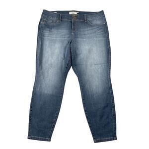 Torrid Jeans 26 Plus Size Jegging Skinny Stretch Mid-rise 3 Button 29.5" Inseam